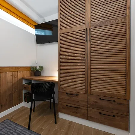 Freeman-3A - 4Місний Апартамент З Кухнею, Терасою, Грилем - На Увесь Перший Поверх Котеджу Apartamento