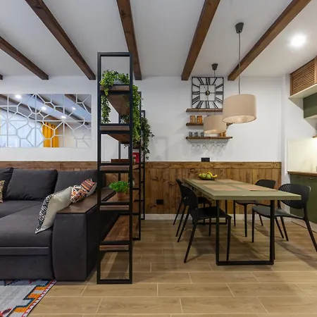 Freeman-3A - 4Місний Апартамент З Кухнею, Терасою, Грилем - На Увесь Перший Поверх Котеджу דירה