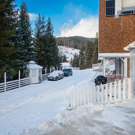 Apartment Freeman Bukovel: With Private Terrace Near R1 Lift