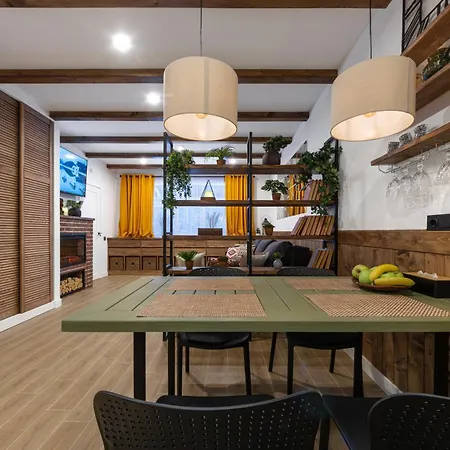 Apartment Freeman-3a 4місний з кухнею, терасою, грилем - на увесь перший поверх котеджу