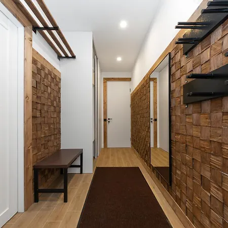 Apartmán двокімнатні апартаменти- увесь перший поверх котеджу Freeman-3а - є камін, тераса, гриль *