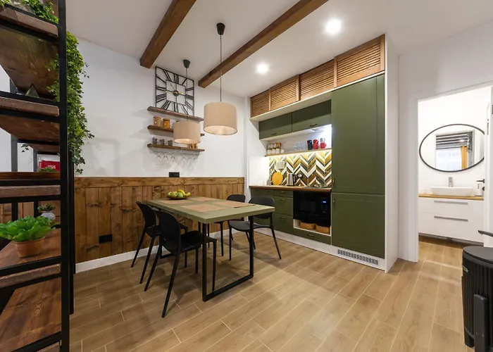 Apartment Freeman-3a 4місний з кухнею, терасою, грилем - на увесь перший поверх котеджу