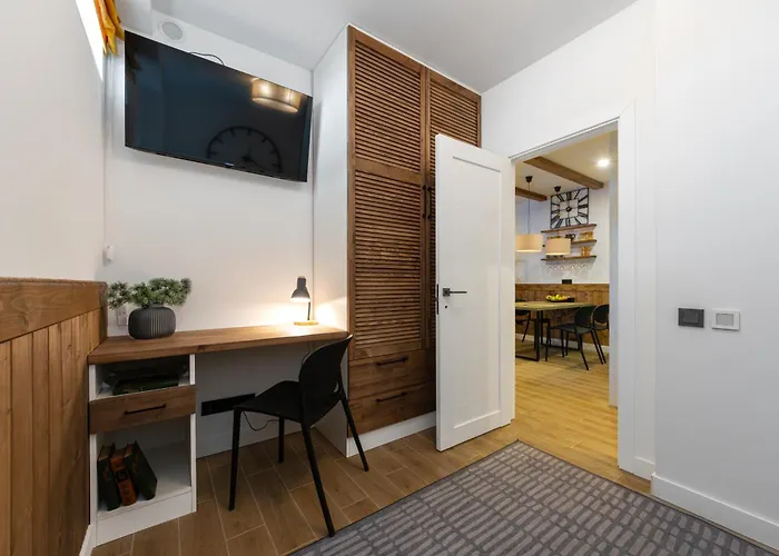 Apartment Freeman-3a 4місний з кухнею, терасою, грилем - на увесь перший поверх котеджу Bukowel